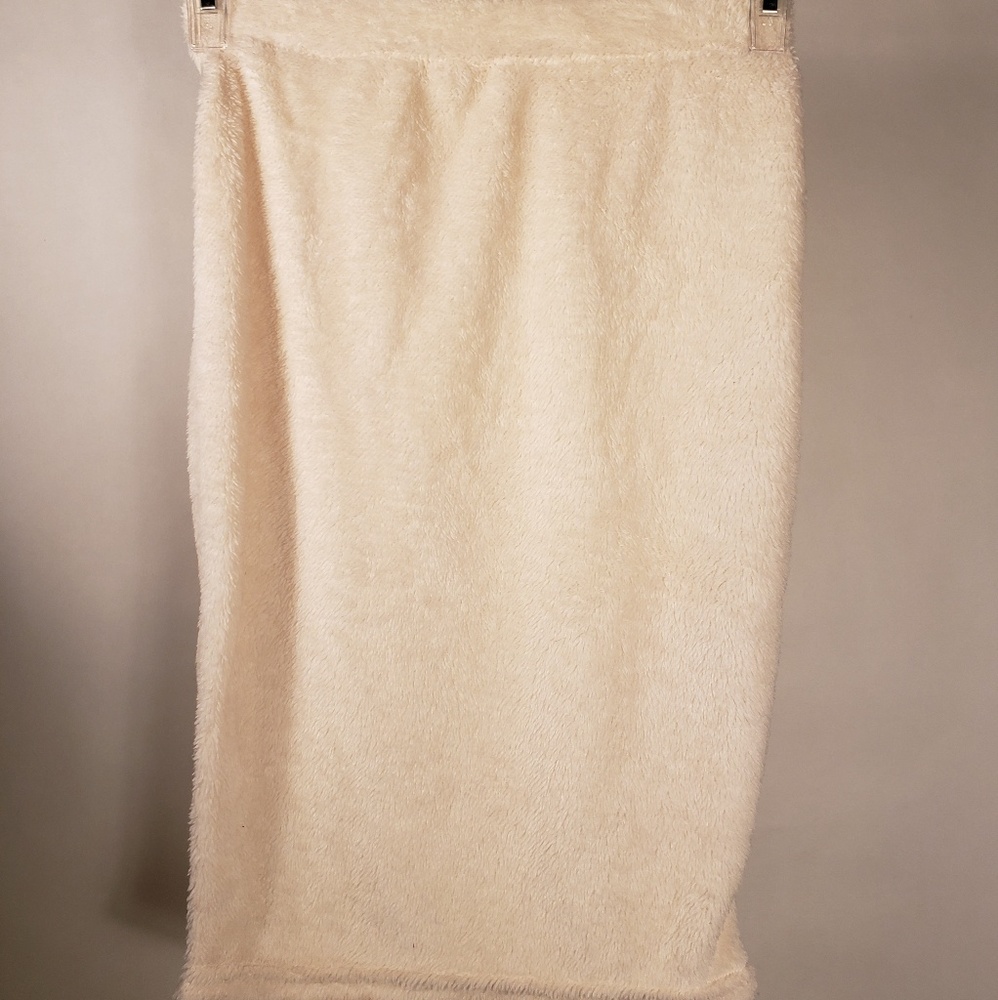 New. Women. White. Midi. Pencil skirt with elastic